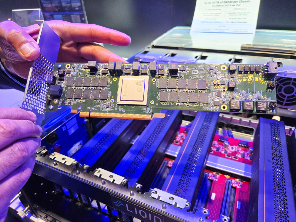 The board sits in a module designed in engineering collaboration between Samsung and Marvell 